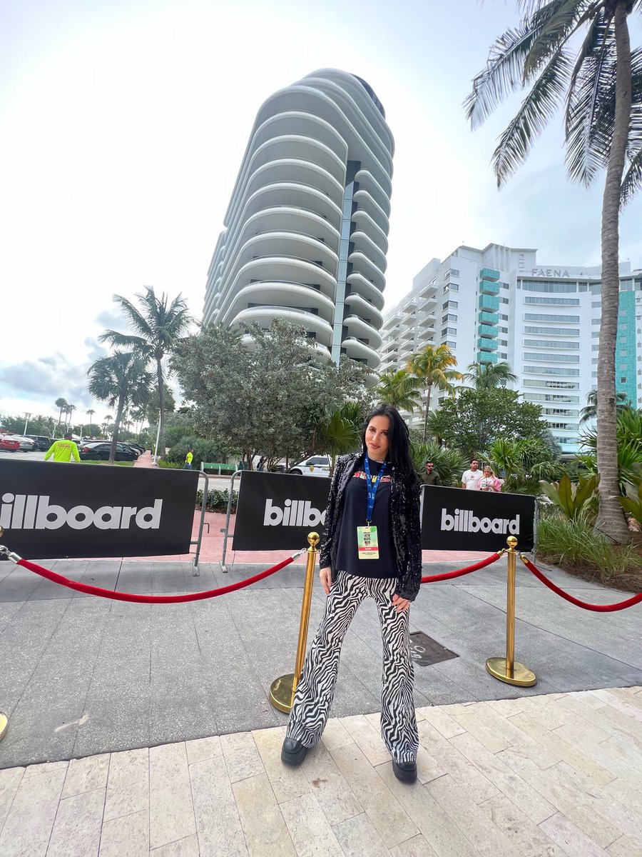 itsfernannda's tweet photo. Mi look de hoy para los @billboardlatin #BillboardLatinWeek #billboardlatin https://t.co/1X4zPjx1bV