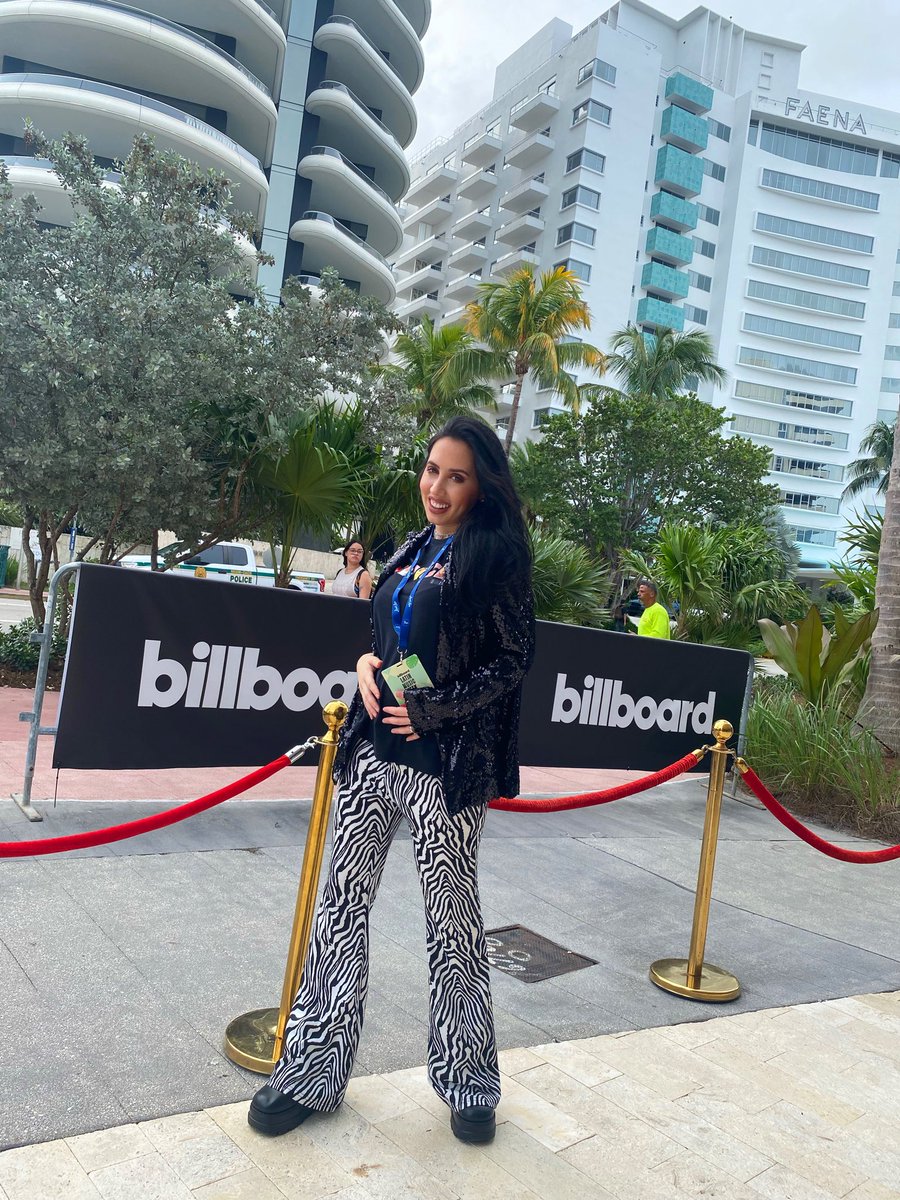itsfernannda's tweet photo. Mi look de hoy para los @billboardlatin #BillboardLatinWeek #billboardlatin https://t.co/1X4zPjx1bV