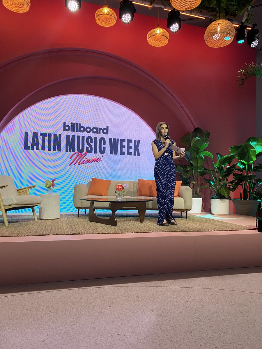 itsfernannda's tweet photo. Me encantó estar presente en el primer día del #BillboardLatinWeek @billboard @billboardlatin @leilacobo mañana seguimos con más🤩🎸🔥 https://t.co/2UlVA6XIhs