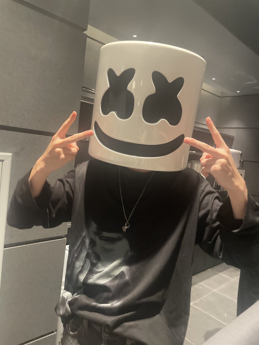 taeihyunn's tweet photo. Can't tell. Promise to keep the secret all to myself https://t.co/Y81FhjvQec