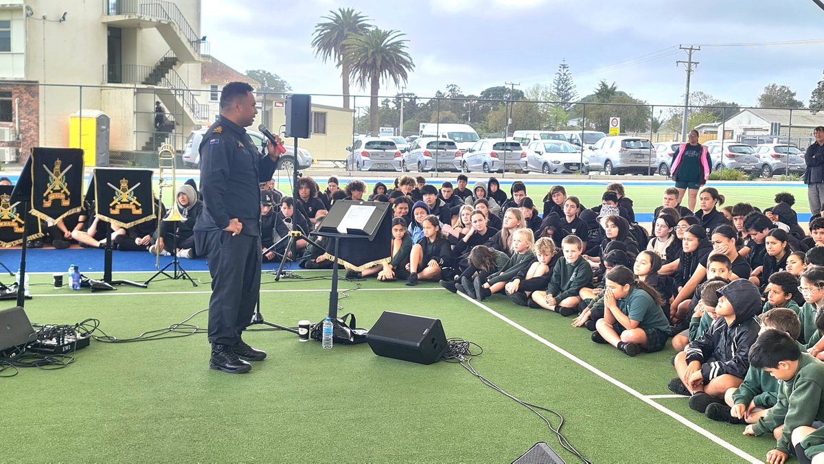 NZArmyBand's tweet photo. Today was the first performance of our Far North Schools Tour! Joining the band this week is NZDF Recruiter PO Frank Moses (RNZN) to help spread the word about the fantastic pathways that the NZDF has to offer.
Thank you Kaitaia College for being so enthusiastic and hospitable 💥 https://t.co/F9DYj1t6v3