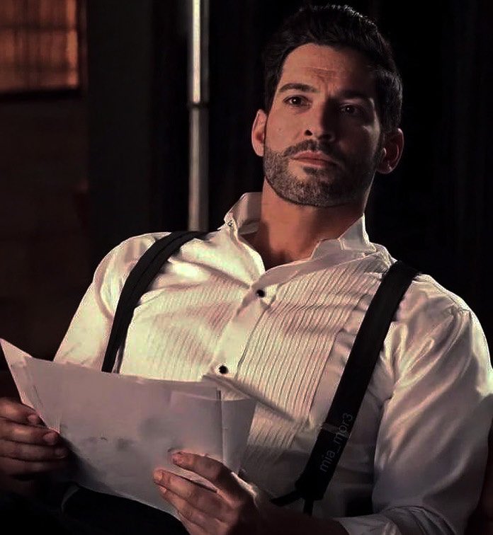 ✣

    𝘤𝘳𝘢𝘴𝘩𝘪𝘯𝘨 𝘩𝘰𝘨𝘸𝘢𝘳𝘵𝘴 𝘨𝘳𝘢𝘥𝘶𝘢𝘵𝘪𝘰𝘯 𝘣𝘢𝘭𝘭， 1978 ．

✣