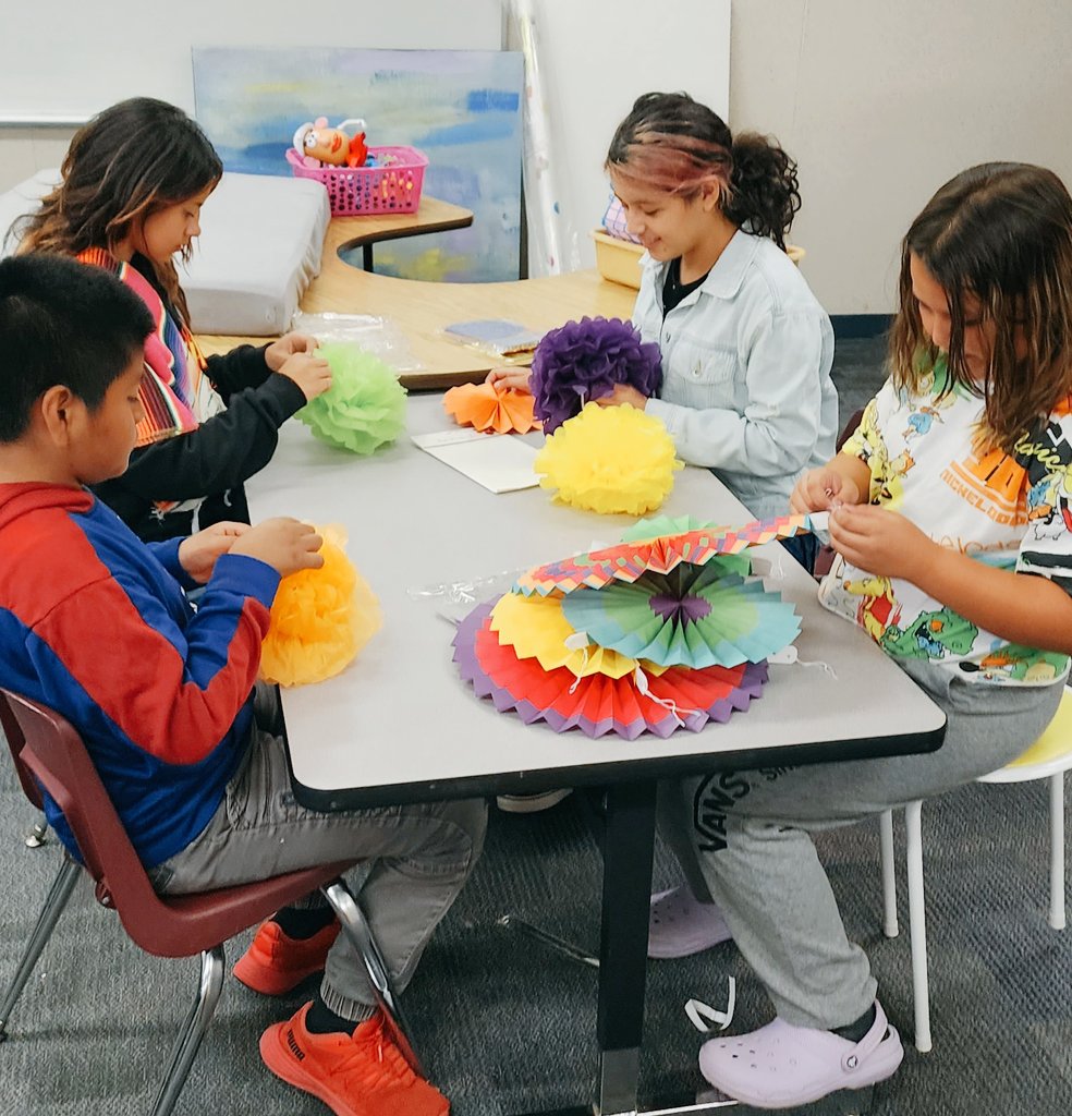 Some of our @CooleyRancher Kindness Ambassadors working hard for tomorrow's Hispanic Heritage festivities with a very special SURPRISE guest!!!! We can't wait! @ColtonJUSD @7Izzy5 @lynettewsocial