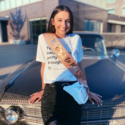 amanda_milnick's tweet photo. #NewProfilePic https://t.co/vaLjGLf3zp