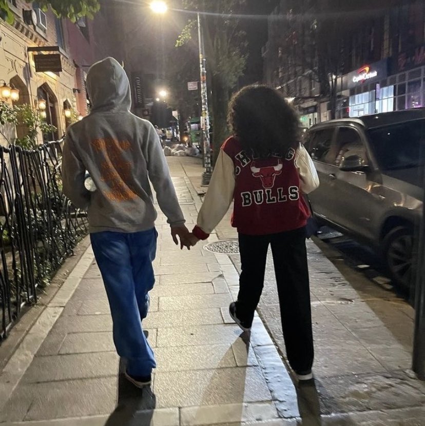 jetneyscamera's tweet image. 📸 jet and kourtney on a walk, taken by ricky and gina