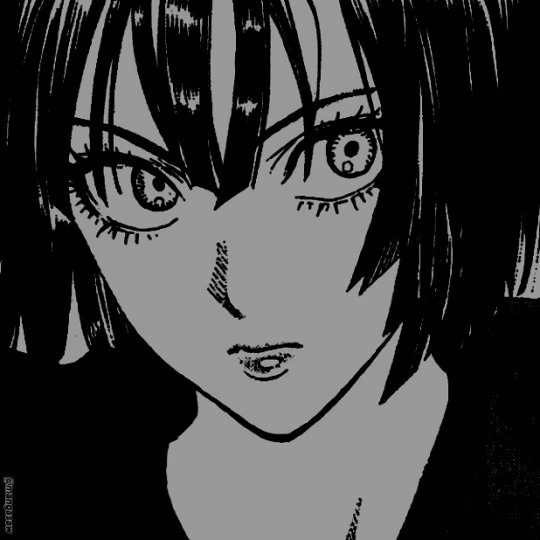 Le devuelve la mirada.