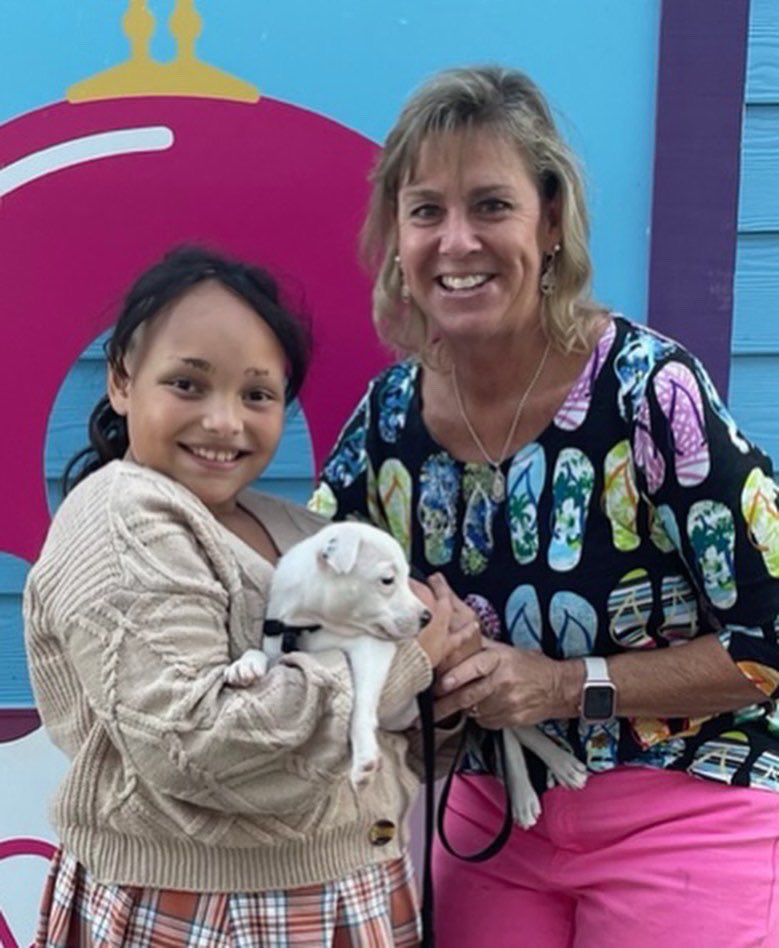 hecorleyelem's tweet photo. A little 5th grade and puppy fun at Pelican’s!  #HECcommunity #hecleads #hecmontessori #OurD5Story https://t.co/HGUqww58OI