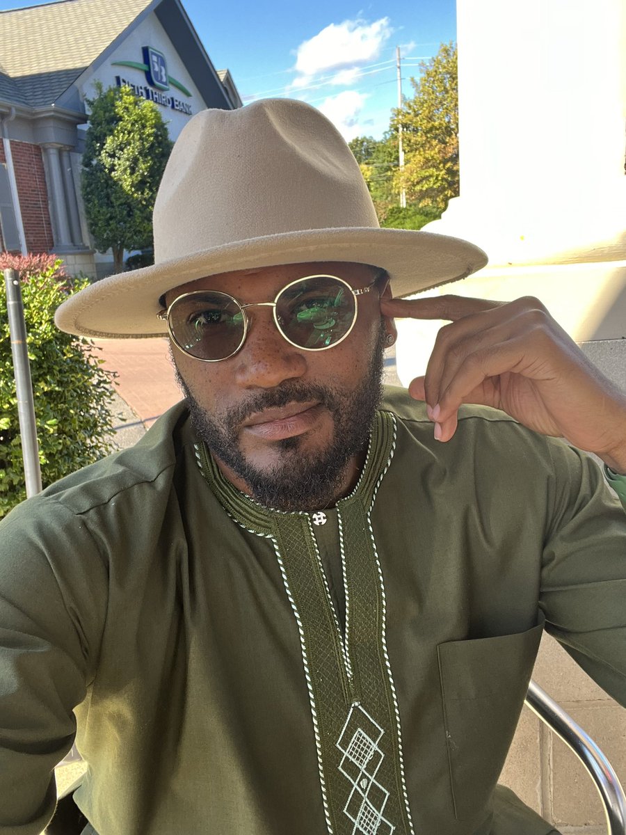 javanreed's tweet photo. This is me pulling in all the good energy needed to successfully navigate this week. I am running a marathon and ready show up for my life. #offdayvibes #happymonday https://t.co/rXf73Yvanl