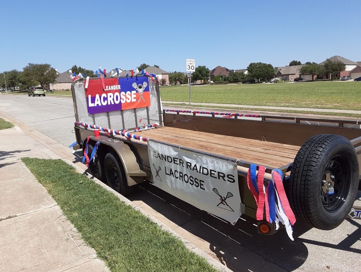 LeanderRaiders's tweet photo. Awesome turn out for the Leander High School Homecoming parade. https://t.co/Fno7XM6r7R
