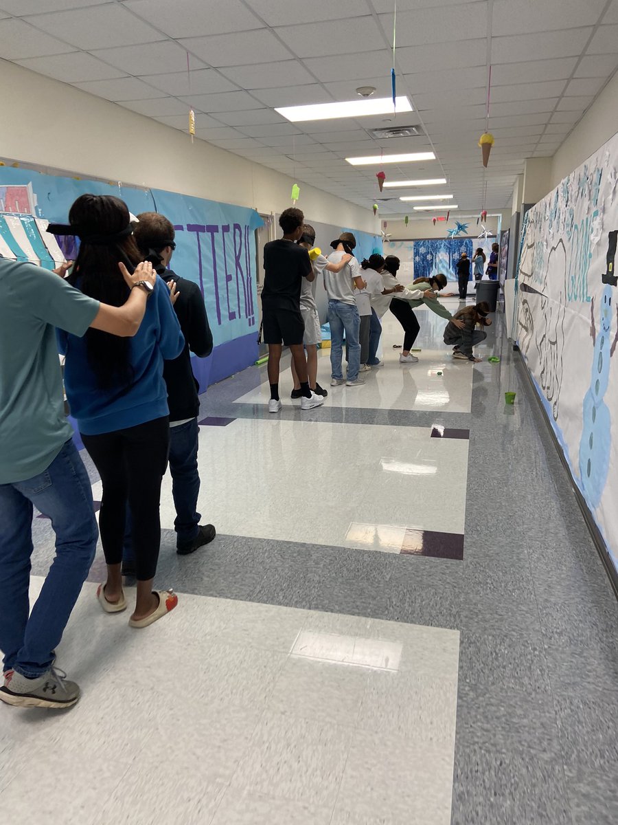 Knightlife_MHS's tweet photo. Building Connections Challenge!💜@MISDCareerTech @tennison_toni @MHS_Starkey_AP @MrHollander_MHS #mhscte #cteconnections https://t.co/28r2FWleIM