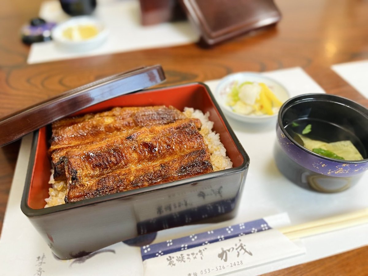 mona_SGD's tweet photo. 浜松旅【グルメ編】

①炭焼うなぎ加茂
浜名湖といえば鰻だよね🥹
炭焼だからさくふわジューシーで美味🤤

②福みつ
初の浜松餃子！🥟
皮厚めで揚げ焼きぽいのに、中の餡がキャベツたっぷりのあっさりめでバランス良し◎

③さわやか
説明不要🥹最高ﾗﾌﾞ🫶🏻

#そうなんだ静岡
#今こそしずおか元気旅 https://t.co/uq6EVz1RAF
