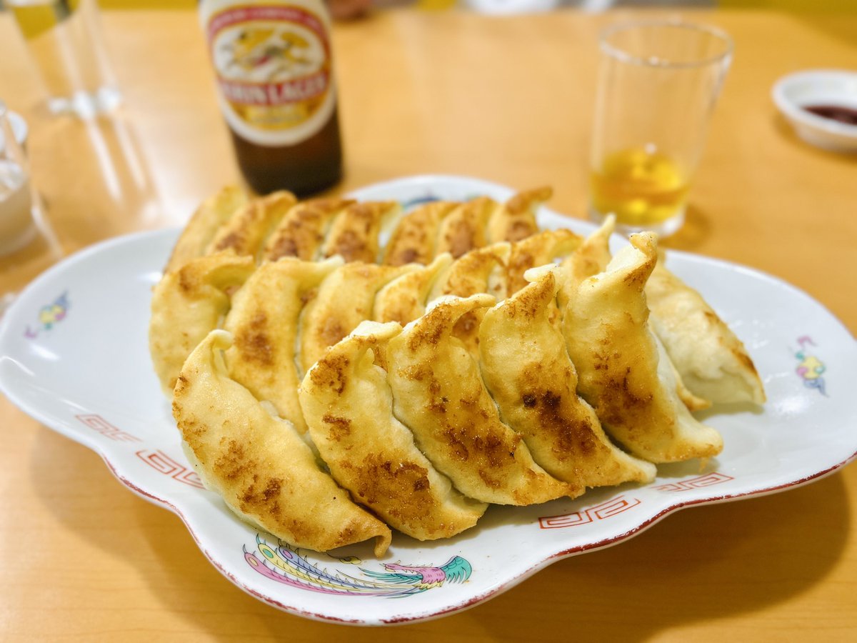 mona_SGD's tweet photo. 浜松旅【グルメ編】

①炭焼うなぎ加茂
浜名湖といえば鰻だよね🥹
炭焼だからさくふわジューシーで美味🤤

②福みつ
初の浜松餃子！🥟
皮厚めで揚げ焼きぽいのに、中の餡がキャベツたっぷりのあっさりめでバランス良し◎

③さわやか
説明不要🥹最高ﾗﾌﾞ🫶🏻

#そうなんだ静岡
#今こそしずおか元気旅 https://t.co/uq6EVz1RAF