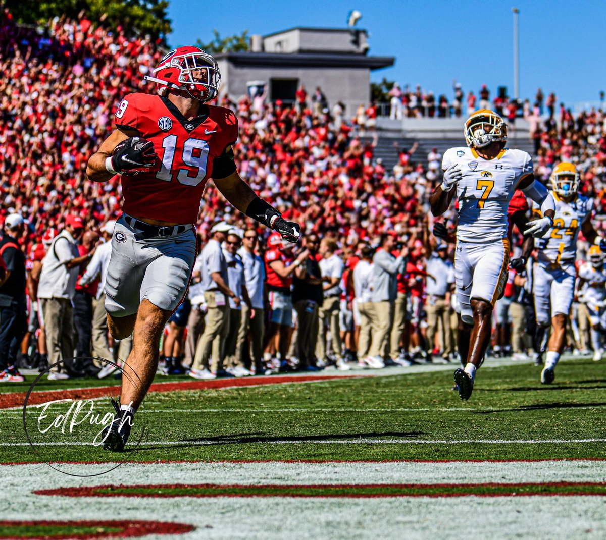 epugh4846's tweet photo. Had the chance to shoot some photos at Saturday's game. Here are just a few #GoDawgs https://t.co/aijtydtJ93