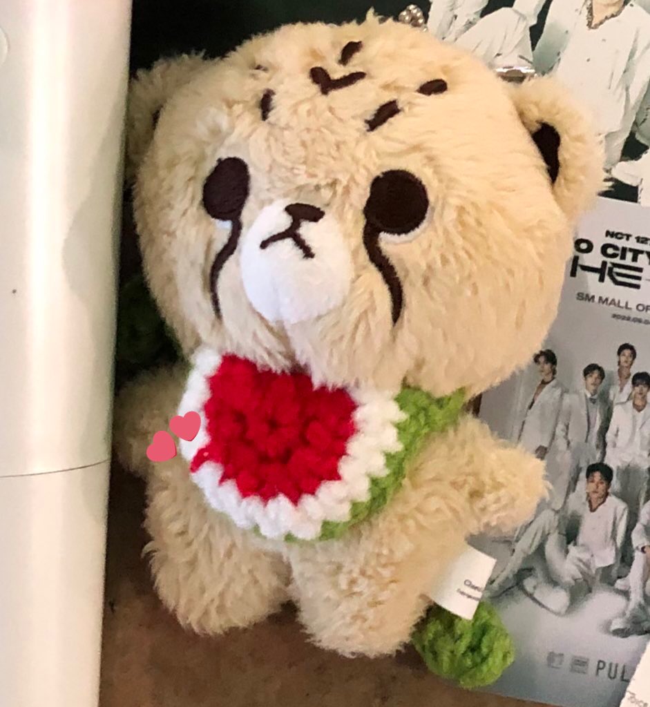 makimails's tweet photo. wahaha hi ak ulit 😁

looking for my 10cm cheetah lee w watermelon crochet 🥹 

left pic: whole body pic, right pic: pic bago mawala 

📍 ust med building -> tiger statue -> ust hospital (nawala po siya last wed, sept. 21, '22 D:)

lmk if u see him or u saw some post, thank u 🫶🏻 https://t.co/ZjSJulpIGV