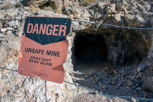 PNS_News's tweet photo. #Arizona ranks among the top states for its amount of degraded lands, and it may have some of the most dangerous sites anywhere.

There are more than 200,000 abandoned mine sites in the state, and about 20,000 are located on public land.

https://t.co/Pk3jBVxXLr https://t.co/sky1kUU5wK