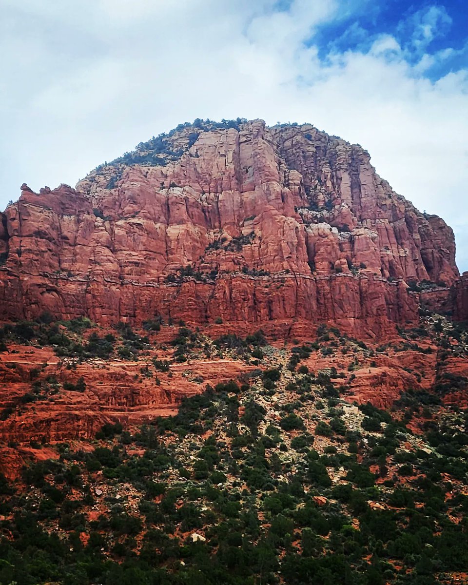 lovleelaura88's tweet photo. In sedona today. #sedona https://t.co/PguPNfadzi