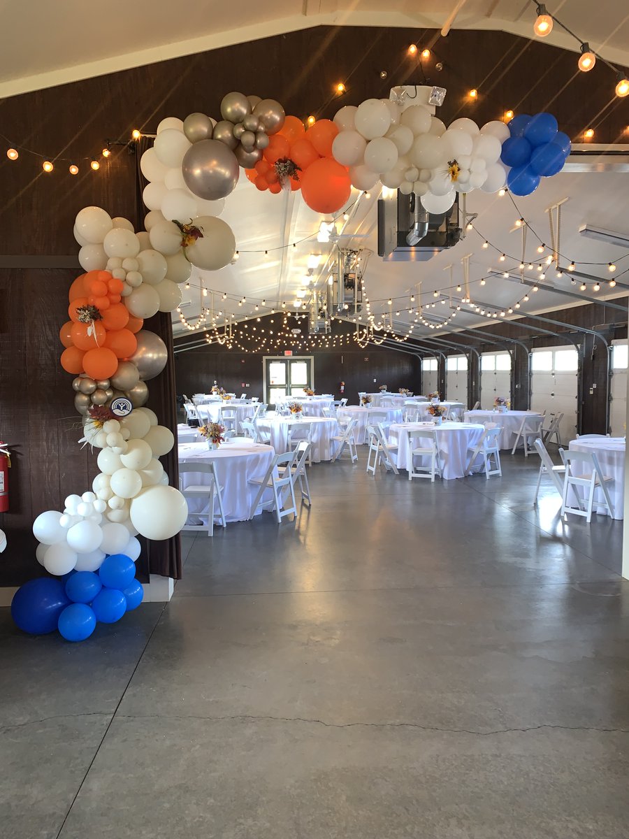 ShaniyahWay's tweet photo. Here is a picture of a balloon garland I created recently @bit142 #bit142 #balloons #art https://t.co/xedkbFKozq