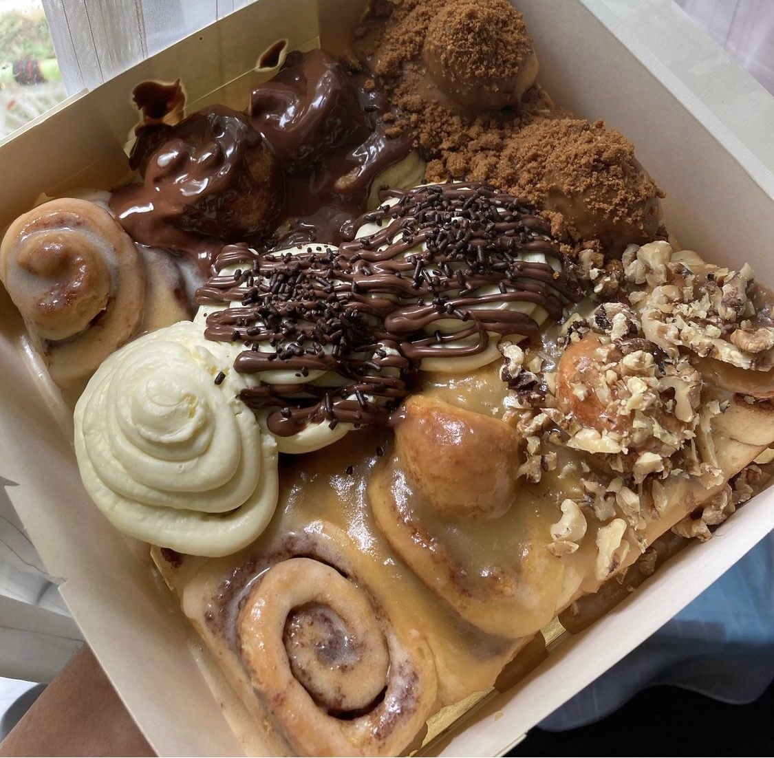 bakedthings4u's tweet photo. Assalamualaikum

Open order cinnamon rolls for Shah Alam people untuk esok with flat delivery RM 10 only ❤️

Siapa yang dah lama craving tu boleh order untuk esok 😋 https://t.co/UZz5Q5cr8N