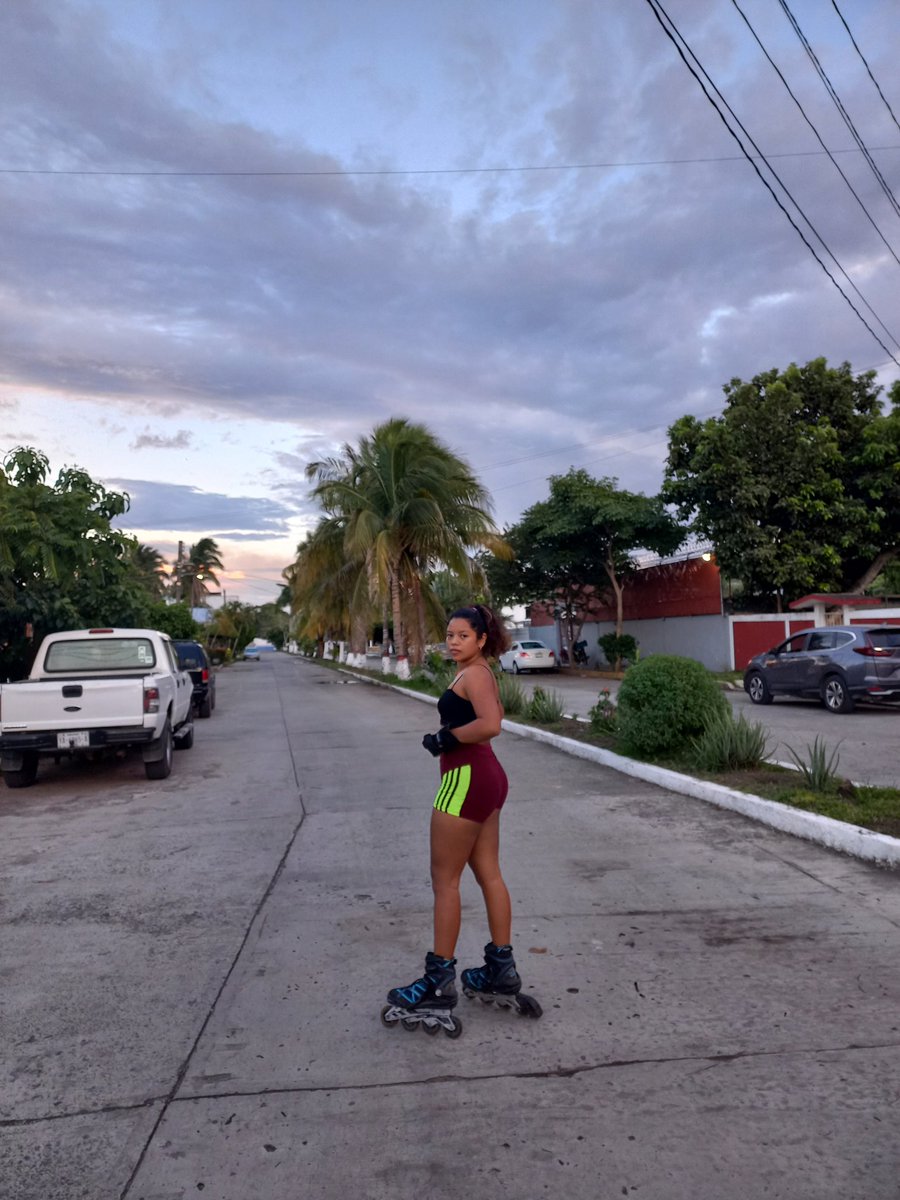 eunimr1's tweet photo. Se me cayó un llantita mientras patinaba:( https://t.co/atG0JTw8Re