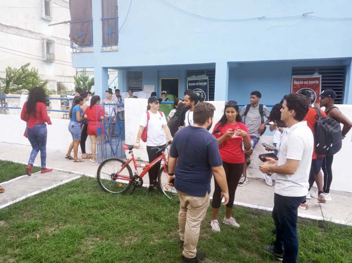 Este domingo 25 de septiembre, al Colegio no.1, de la circunscripción 89, del Consejo Popular Los Ángeles, del municipio de Marianao, acudieron a votar nuestros estudiantes albergados en la residencia estudiantil de #Cujae

Nota 🖋️ <a href="/TribunaHabana/">Tribuna de La Habana</a>
#CodigoDeLasFamilias

<a href="/AlmaCujae/">Alma Cujae</a>