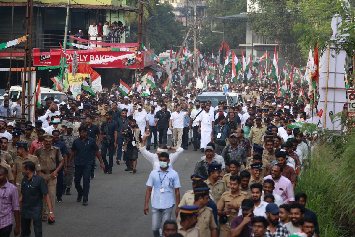 INCIndia's tweet photo. With each passing day, #BharatJodoYatra is witnessing unprecedented support from the people of Kerala. We keep the fight on with Tiranga in our hearts &amp; hands 🇮🇳. https://t.co/8F6B5AIFFm