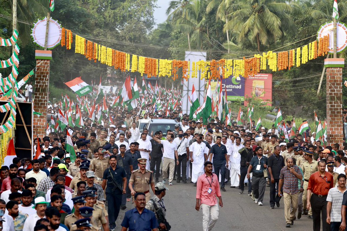 INCIndia's tweet photo. With each passing day, #BharatJodoYatra is witnessing unprecedented support from the people of Kerala. We keep the fight on with Tiranga in our hearts &amp; hands 🇮🇳. https://t.co/8F6B5AIFFm