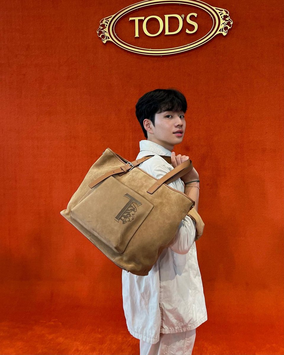 SongMinran's tweet photo. Our first modern luxry client 
@Tods https://t.co/1csap8ZVP3