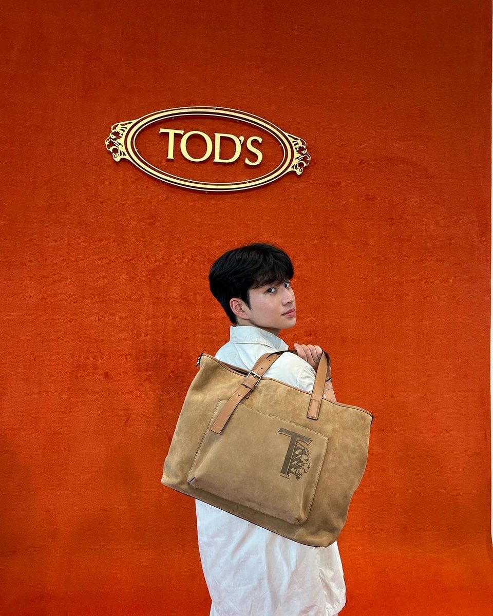SongMinran's tweet photo. Our first modern luxry client 
@Tods https://t.co/1csap8ZVP3