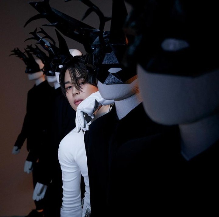 LNXDNCR's tweet image. ㅤㅤㅤ━━ 𝙄𝙉𝙎𝙏𝘼𝙂𝙍𝘼𝙈 𝙋𝙊𝙎𝙏
ㅤㅤㅤㅤㅤㅤ⤿ ⦇ @ Qiang_BTS ⦈

ㅤㅤㅤㅤㅤㅤ⁞⁞⁞ Chaos 🔮 ꪆ༅𓄼

ㅤㅤㅤㅤ────────────