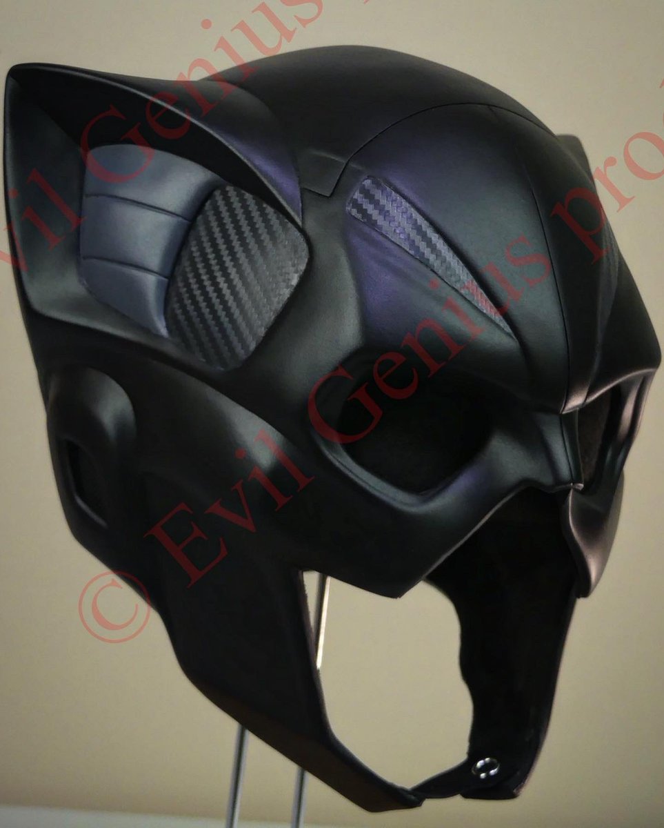 Evilgeniuspro's tweet photo. Finally was able to take some decent pics of my #catwoman #cowl finished in half with grey accents. Pretty happy with the way It turned out. She’ll be off to her new home this week. #dccomics #cosplay #selinakyle #gotham #thebatman #dccomics #villains #thedarkknight #catandthebat https://t.co/mgilpsGp3Q