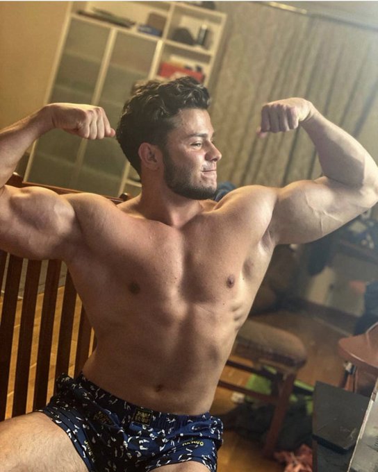 gosh i was big and juicy ?? https://t.co/XReuYj7arb