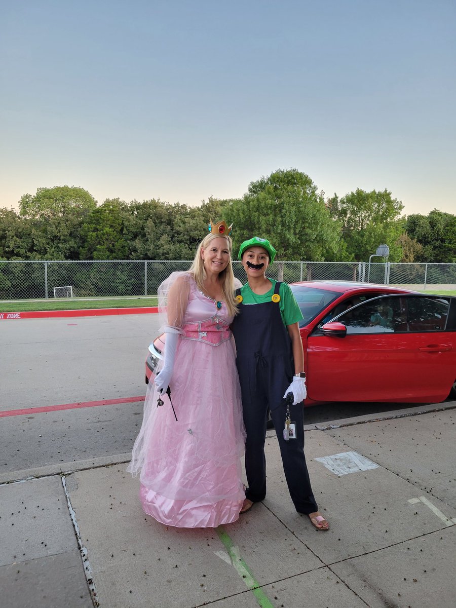 JSnowdenWGES's tweet photo. @JuanaWhitegcisd and I immersed ourselves in the world of Mario today! #GameOnAtSLE #ExperienceSLE https://t.co/9zd9HFdapF