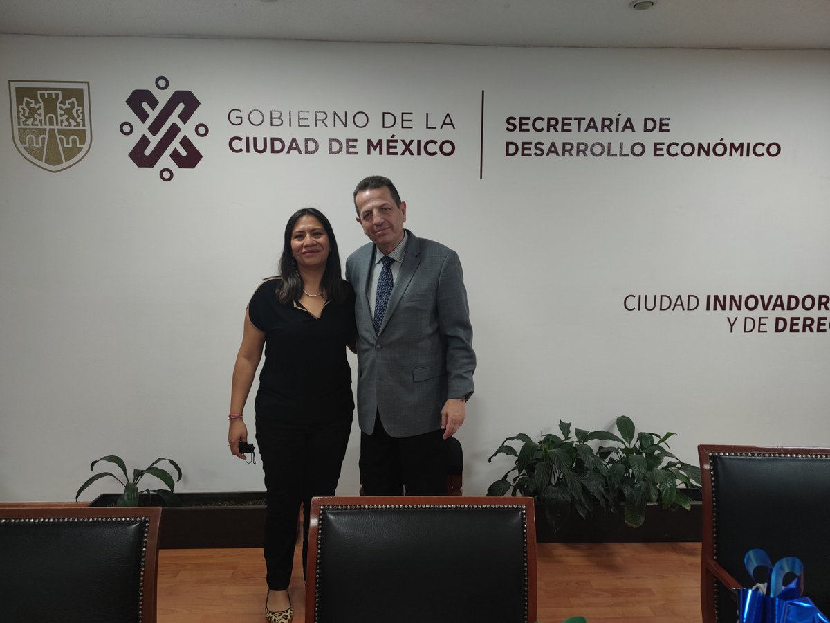 SedecoCDMX's tweet photo. En la antesala de la #FeriaNacionalDelMole, nuestro títular se reunió con Miriam Alvarado integrante de los organizadores del evento y Magaly Alvarado de la Asociación de Productores de Mole, les invitamos a apoyar a los productores locales del 1 al 23 de octubre en Milpa Alta. https://t.co/QvjWCYlAOa
