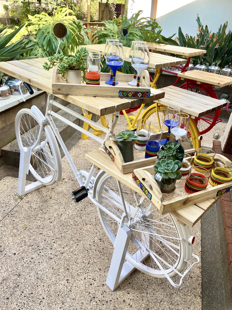 CCiiru's tweet photo. Sunshine is back βοΈ. Celebrating textures, beadwork , Color , nature , depth , art, handmade. Time to sit out doors with friends , family , enjoy some soul food and drink .
#FunHomes has the perfect furniture and table settings for your home .
#AncestralLuxury #Authentic https://t.co/9etetOKzOc