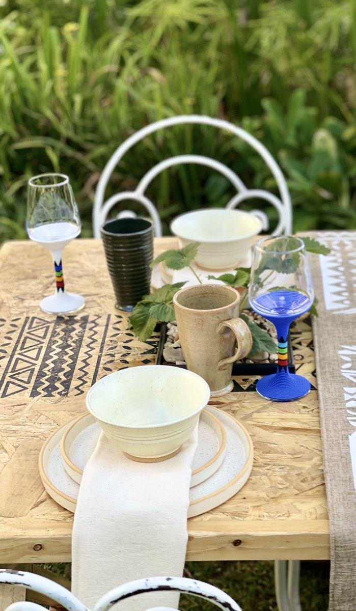 CCiiru's tweet photo. Sunshine is back βοΈ. Celebrating textures, beadwork , Color , nature , depth , art, handmade. Time to sit out doors with friends , family , enjoy some soul food and drink .
#FunHomes has the perfect furniture and table settings for your home .
#AncestralLuxury #Authentic https://t.co/9etetOKzOc