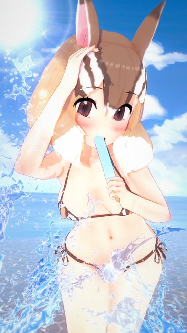 水着を着て水遊びを楽しむシマリスちゃん🐿💦 