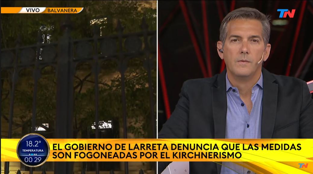 ElNochero_ok's tweet photo. @fmercuriali @todonoticias 🟡 TOMAS ESTUDIANTILES 🟡
Siete colegios porteños se sumaron a la toma. Informa en vivo @marianasegulin desde Balvanera.
📺💻📲 @todonoticias https://t.co/vU2axBh5gs