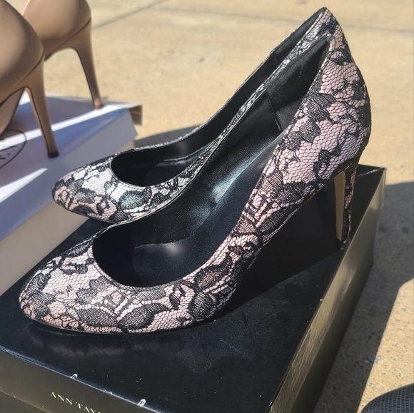 Grayson4PM's tweet photo. So good I had to share! Check out all the items I'm loving on @Poshmarkapp from @IndycarErin @jm5237 #poshmark #fashion #style #shopmycloset #crocs #nfl #anntaylor: https://t.co/eYhjGbbAKk https://t.co/CAFxbt7Lhl