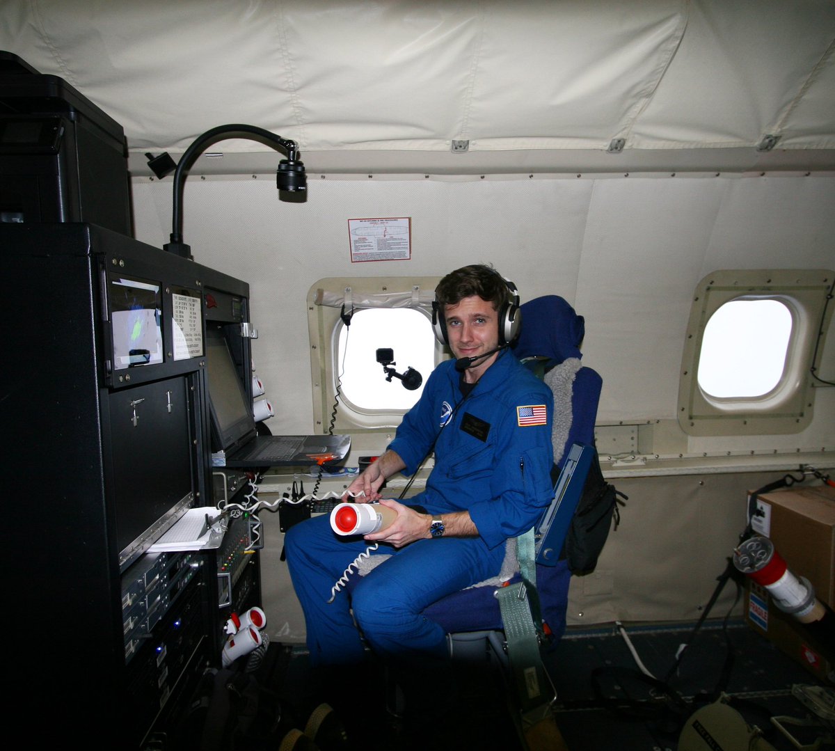 TheTropicNick's tweet photo. Lots of new folks so: 

Hi! I’m Nick Underwood. I’m an engineer for the NOAA Hurricane Hunters. I’ve been hunting hurricanes and supporting science missions aboard these aircraft for the last six years. I’m flying with a crew into Hurricane #Ian in a few hours. Ask me anything. https://t.co/SAxjpDJl1s