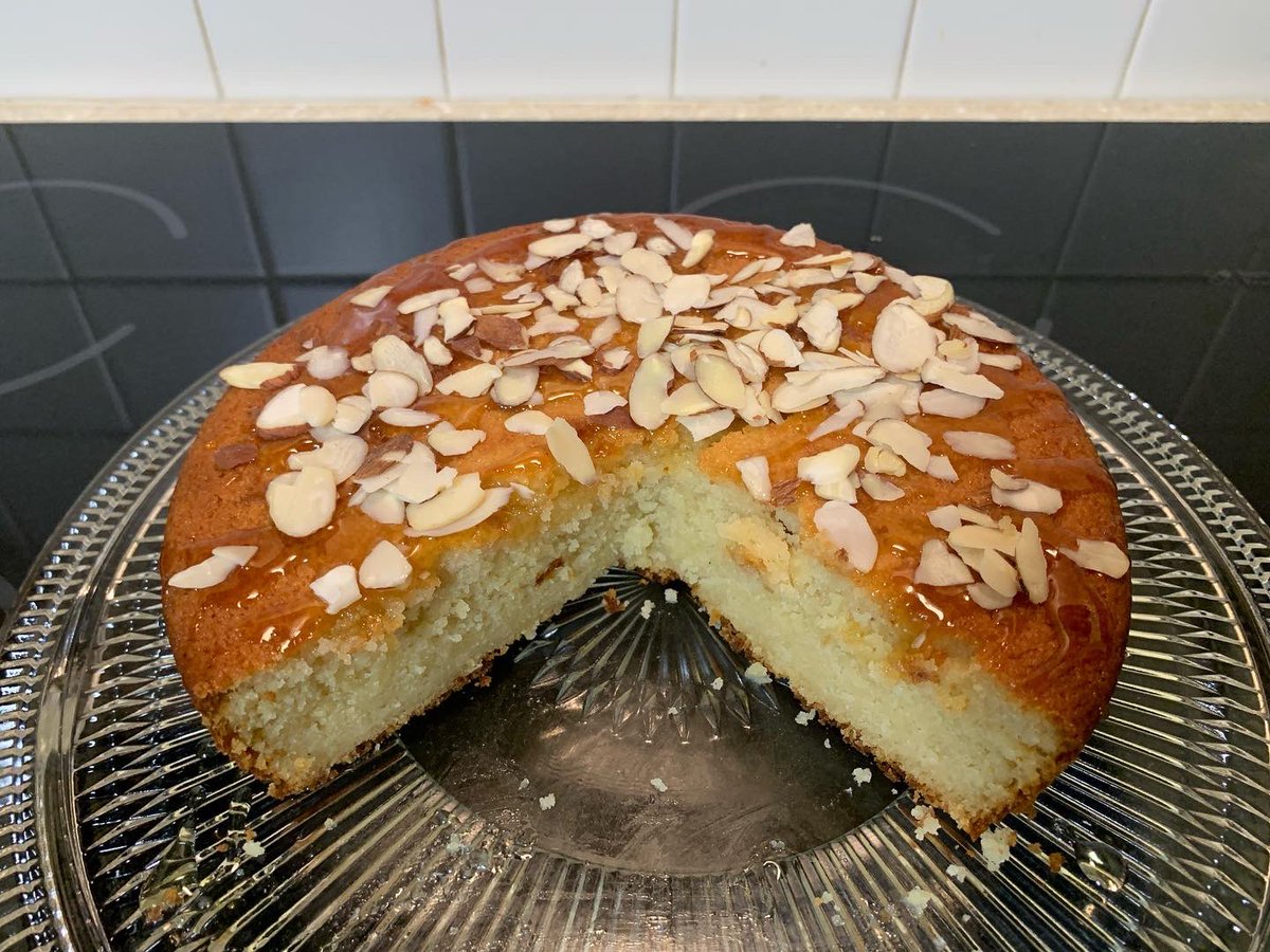 RoseCollette's tweet photo. Nighttime bakes are my favorite! Honey Almond Cake 😋 https://t.co/Eo5MViBptc