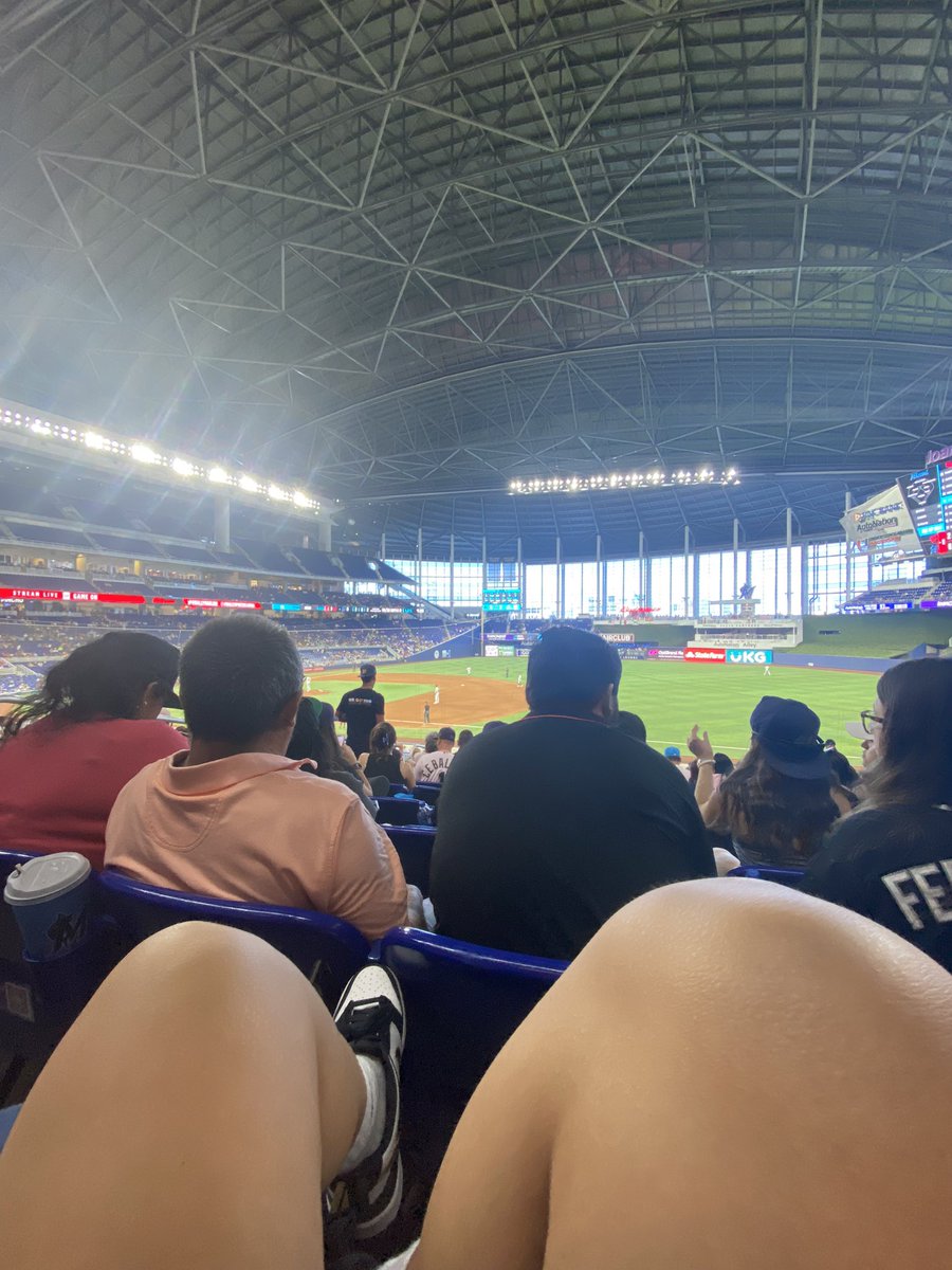 yrfavleobbyy's tweet photo. miamiii https://t.co/Bry6g49kuN