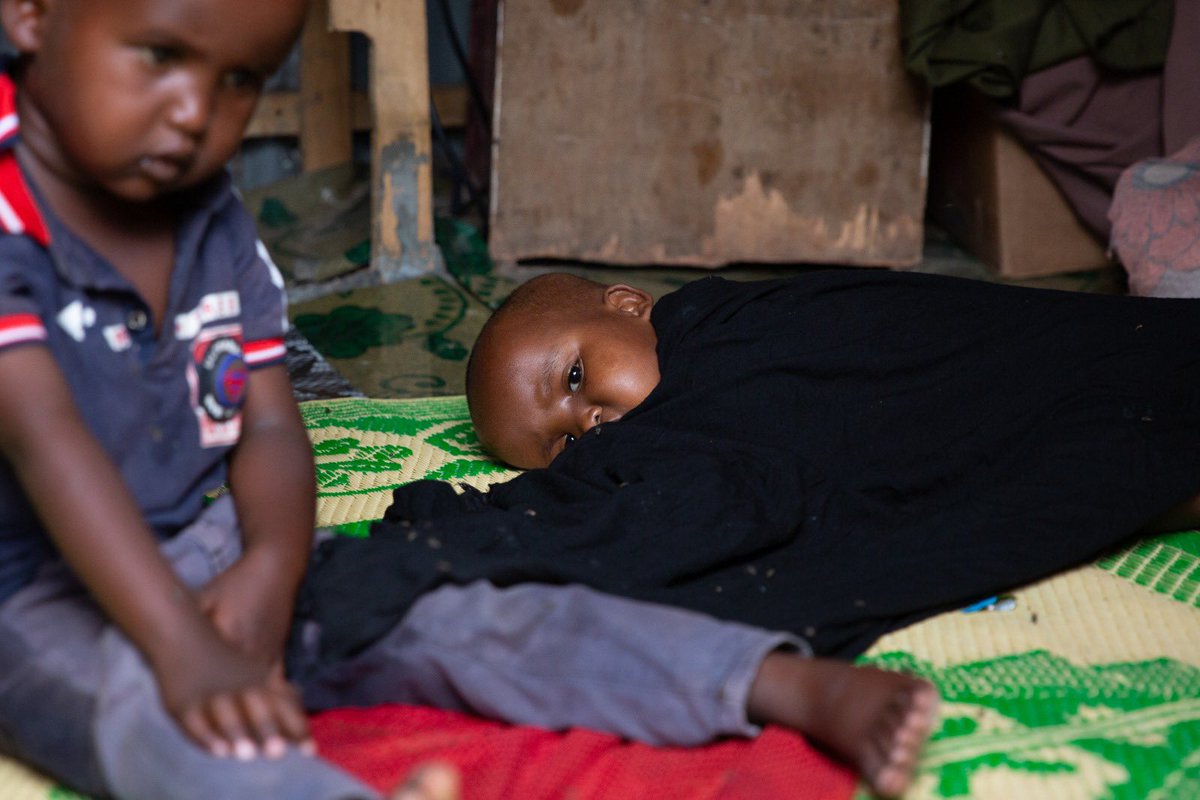 GrahamImpact's tweet photo. Met Aisha in Qulla #IDP camp displaced due to drought and conflict in Somaliland. Her three young boys are receiving high energy biscuits via @WVSomalia. The stories are heartbreaking with more than 2k people settling here in the past few weeks. We must act now to #fightfamine https://t.co/uKgpw7NRUN