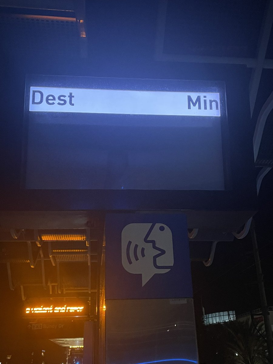 michailtakach's tweet photo. You can always count on @metrolosangeles when working way late on a Monday night…. 🤷🏼‍♂️ #LAproblems https://t.co/NAr9whcang