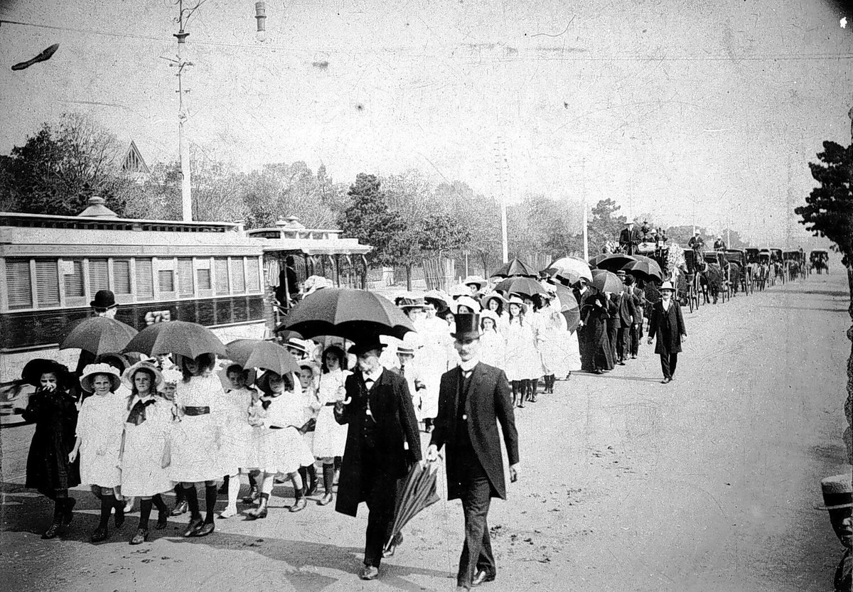 Looking for something to do this school holidays in #Melbourne? Don't fancy queueing?
Pop along to our museum on Wed 28 Sept, between 10 and 3 - learn about #tram history in our city and ring the bells too!
Image from the collection of Museums Victoria.
