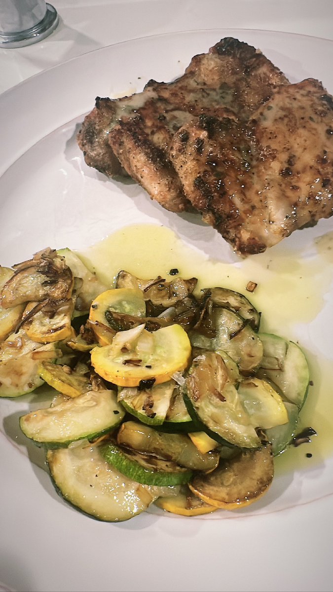 eatsbyparker's tweet photo. lemon pepper chicken thighs with primal kitchen ranch drizzle. balsamic squash and zucchini with onion, lemon and garlic. https://t.co/e97DCIfZrz