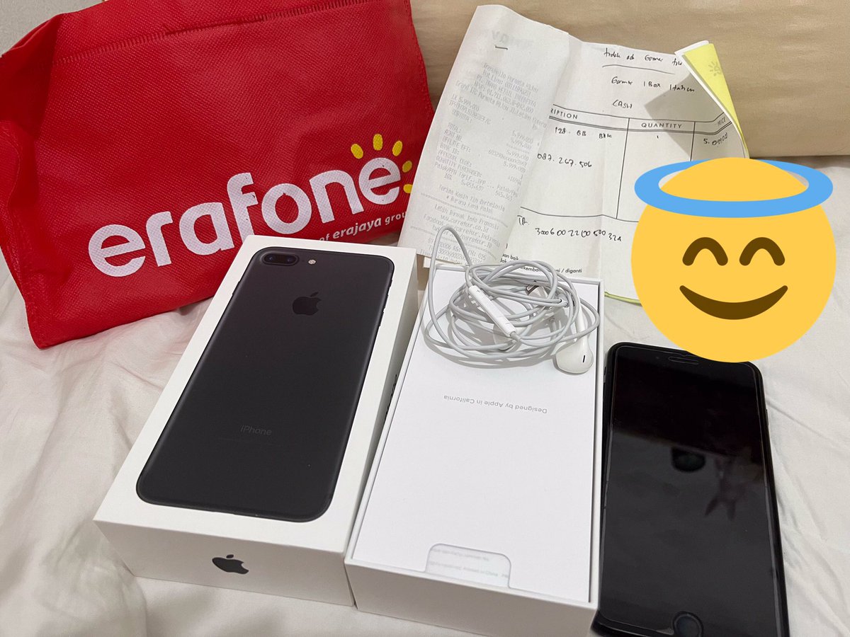 le_parade's tweet photo. WTS Want To Sell iPhone 7+ black, 128gb. Garansi iBox, beli di Erafone. Pemakaian pribadi 2tahun, kelengkapan box &amp; headset. Harga 2,5jt. Minat DM 🙏🏻 https://t.co/khHMRuEuKf