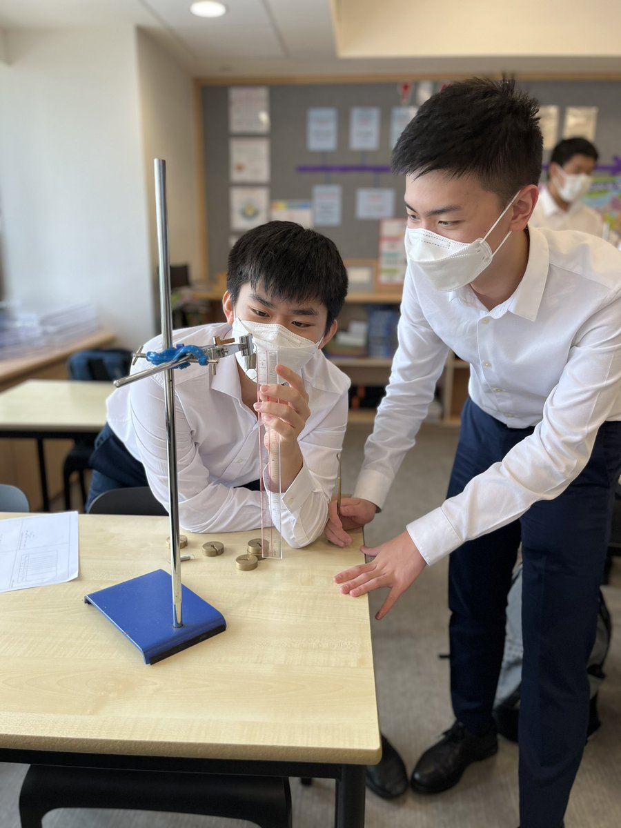 KellettScience's tweet photo. Year 12 A Level Physics students developing their practical skills in preparation for CPAC requirements. Investigating and proving Hooke’s Law and determining spring constants #practicalscience #investigations #CPAC #physicsisphun #mathsmeetsphysics #physics #practicalskills https://t.co/oTgFMPUJ3k