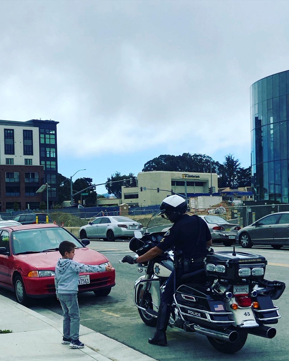 SSFPolice's tweet photo. Thank you to Motor Officer Paulo for giving this kid some @Hot_Wheels and making his day!! If you happen to see Motor Officer Paulo on the streets ask him for some Hot Wheels. He is an avid collector of Hot Wheels and has a few in his saddle bag.
#ssfpd #ssfpolice #hotwheels https://t.co/uTur8TOU3V