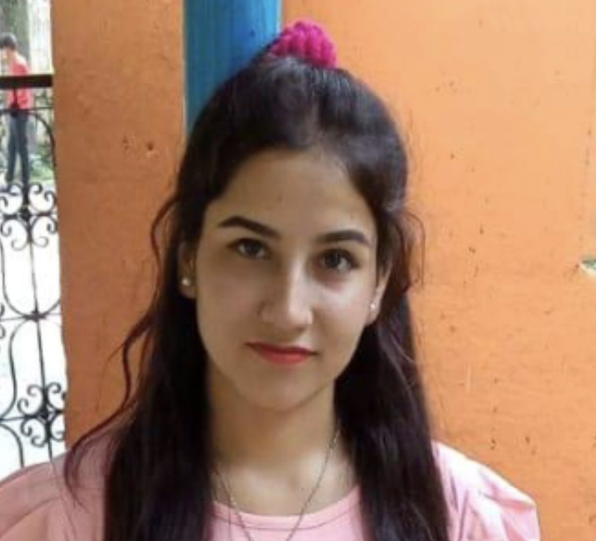BlankNoise's tweet photo. #ReportingToRemember #PulkitArya- son of a politician. He owns VanantraResort. He murdered his resort employee - #AnkitaBhandari. Ankita worked there as a receptionist. Ankita went missing. Days later her body was found in a canal. Ankita was 19. #INeverAskForIt
1/2 https://t.co/c40PUxxVay
