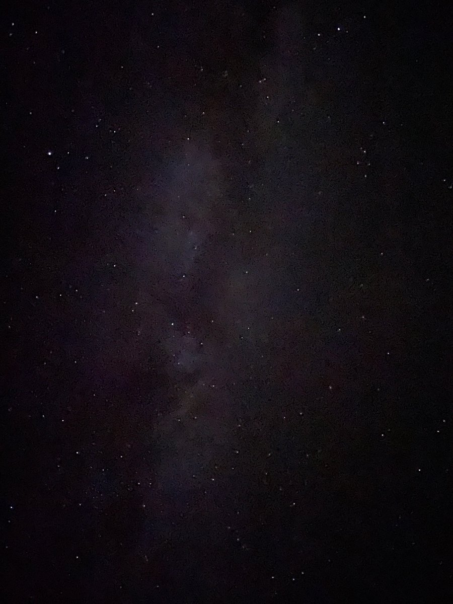 Beautiful night in Montana! Strange to see this odd set of lights  from the #SpaceX #starlink launch I assume.